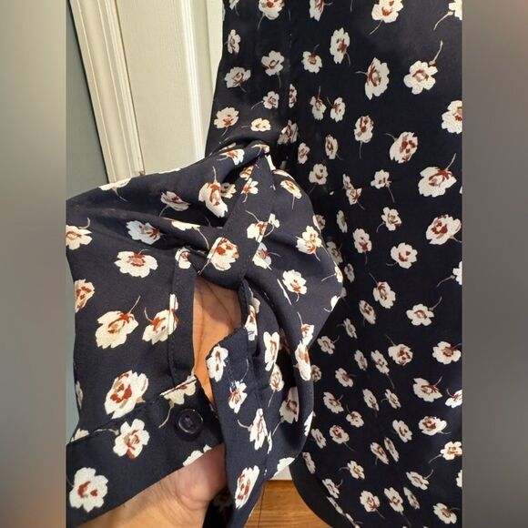 VIXBE Floral Navy Women's Top in size small - Picture 2 of 8